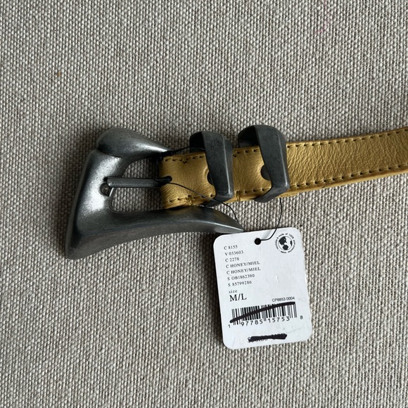 FREE PEOPLE Billie Yellow Leather Belt With Silver Buckle Size M/L - Picture 3 of 5